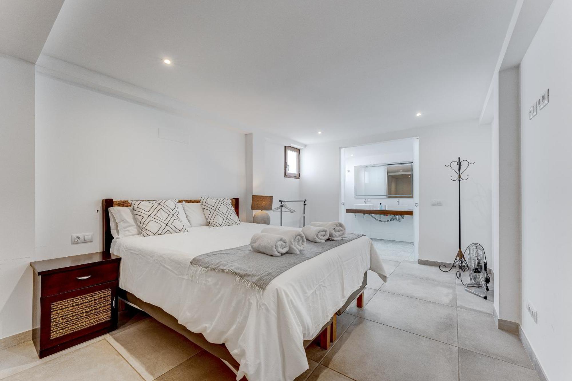 Fabulous Contemporary 5 Bedroom Villa With Private Heated Pool, Sleeps Max 13 กาเยาซัลวาเค ภายนอก รูปภาพ