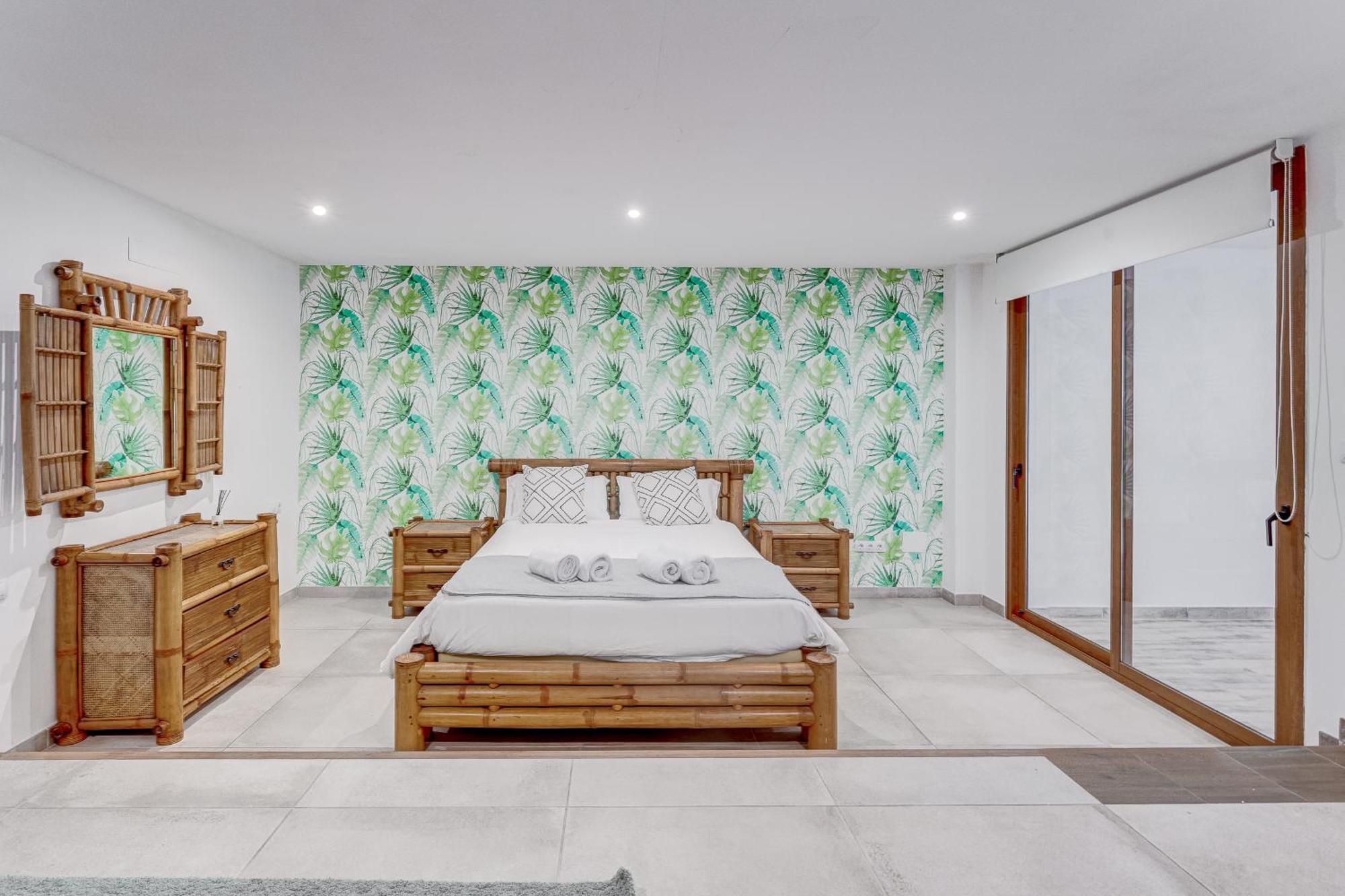 Fabulous Contemporary 5 Bedroom Villa With Private Heated Pool, Sleeps Max 13 กาเยาซัลวาเค ภายนอก รูปภาพ
