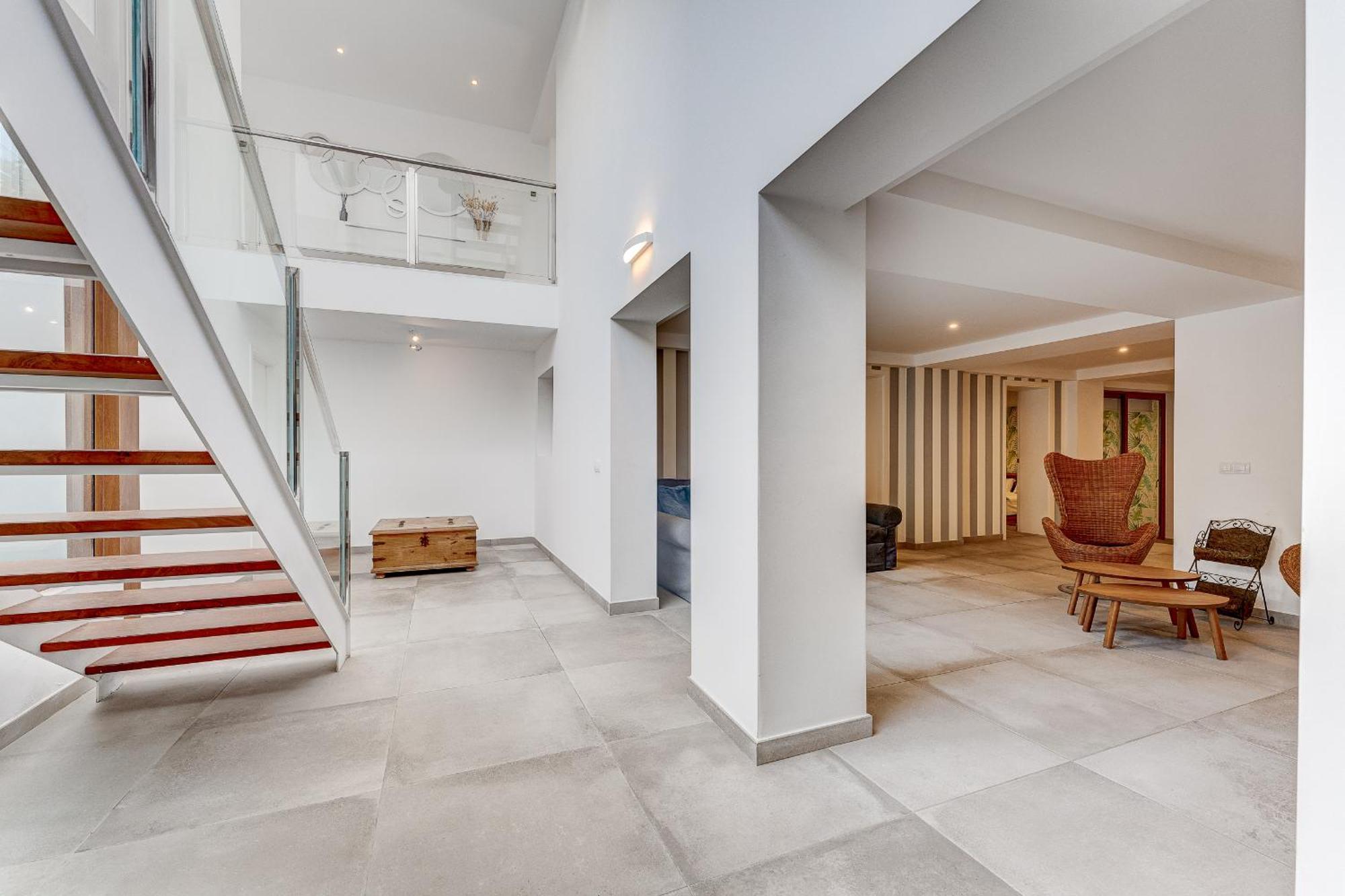 Fabulous Contemporary 5 Bedroom Villa With Private Heated Pool, Sleeps Max 13 กาเยาซัลวาเค ภายนอก รูปภาพ