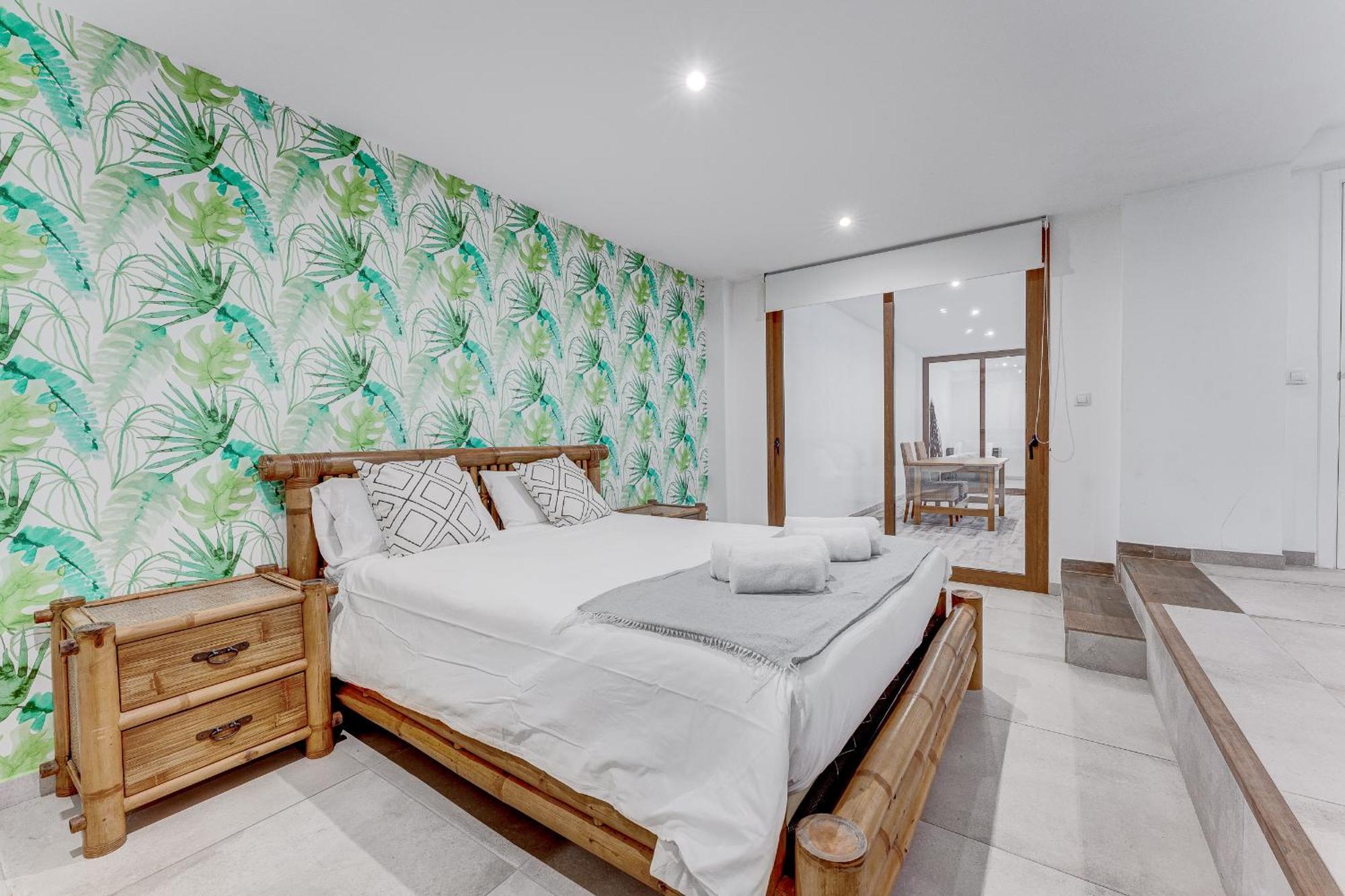 Fabulous Contemporary 5 Bedroom Villa With Private Heated Pool, Sleeps Max 13 กาเยาซัลวาเค ภายนอก รูปภาพ