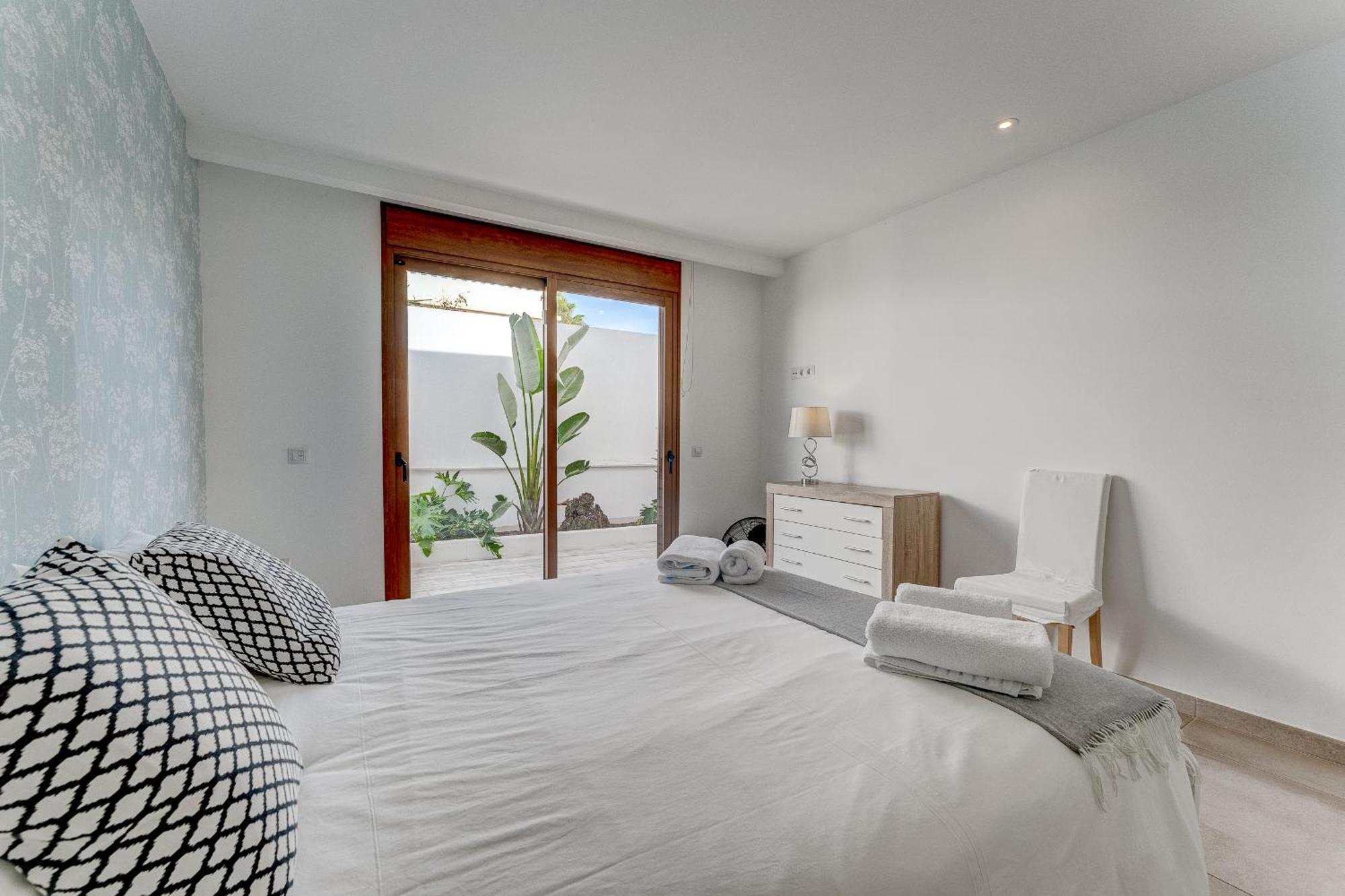 Fabulous Contemporary 5 Bedroom Villa With Private Heated Pool, Sleeps Max 13 กาเยาซัลวาเค ภายนอก รูปภาพ