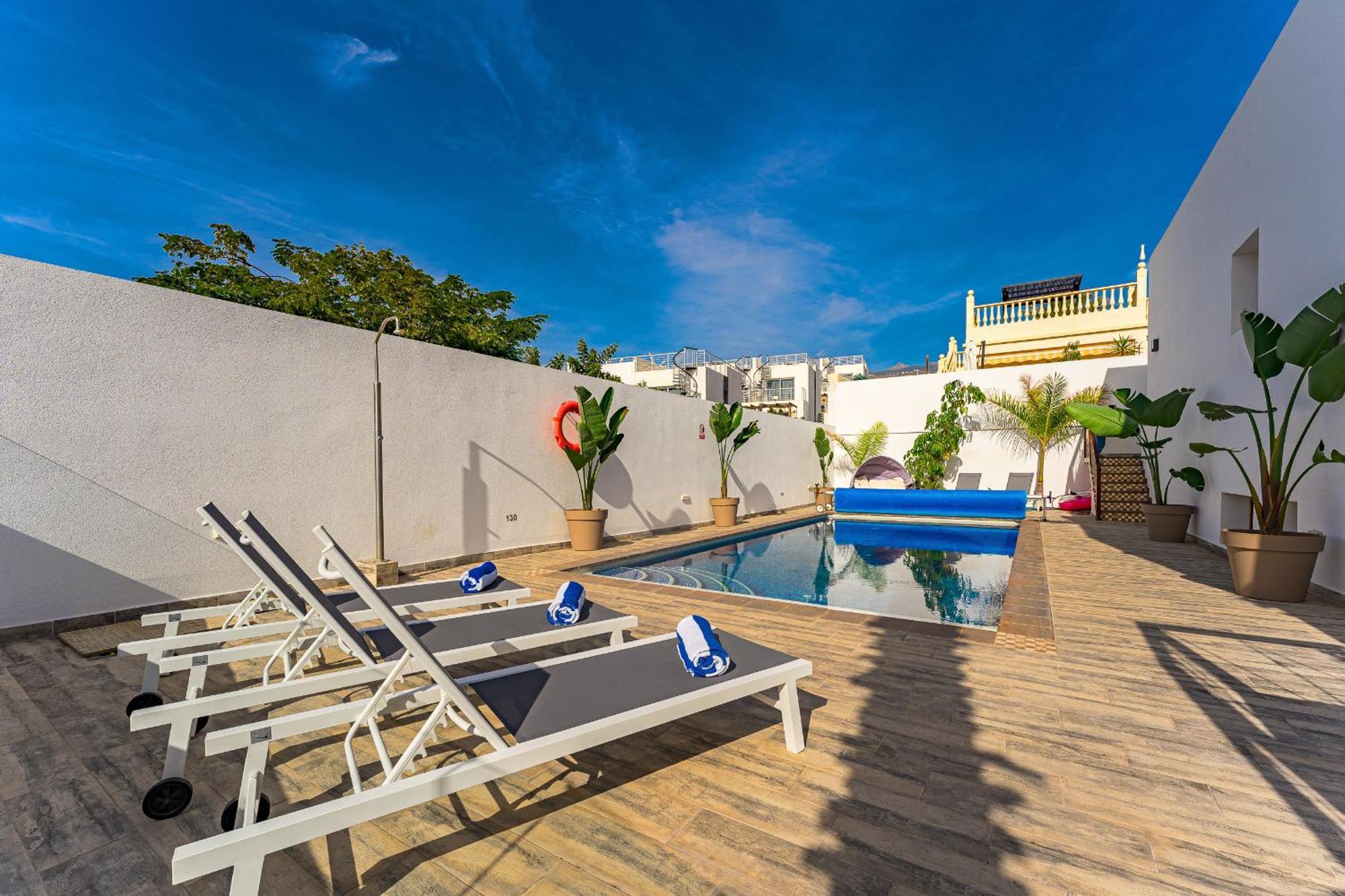Fabulous Contemporary 5 Bedroom Villa With Private Heated Pool, Sleeps Max 13 กาเยาซัลวาเค ภายนอก รูปภาพ
