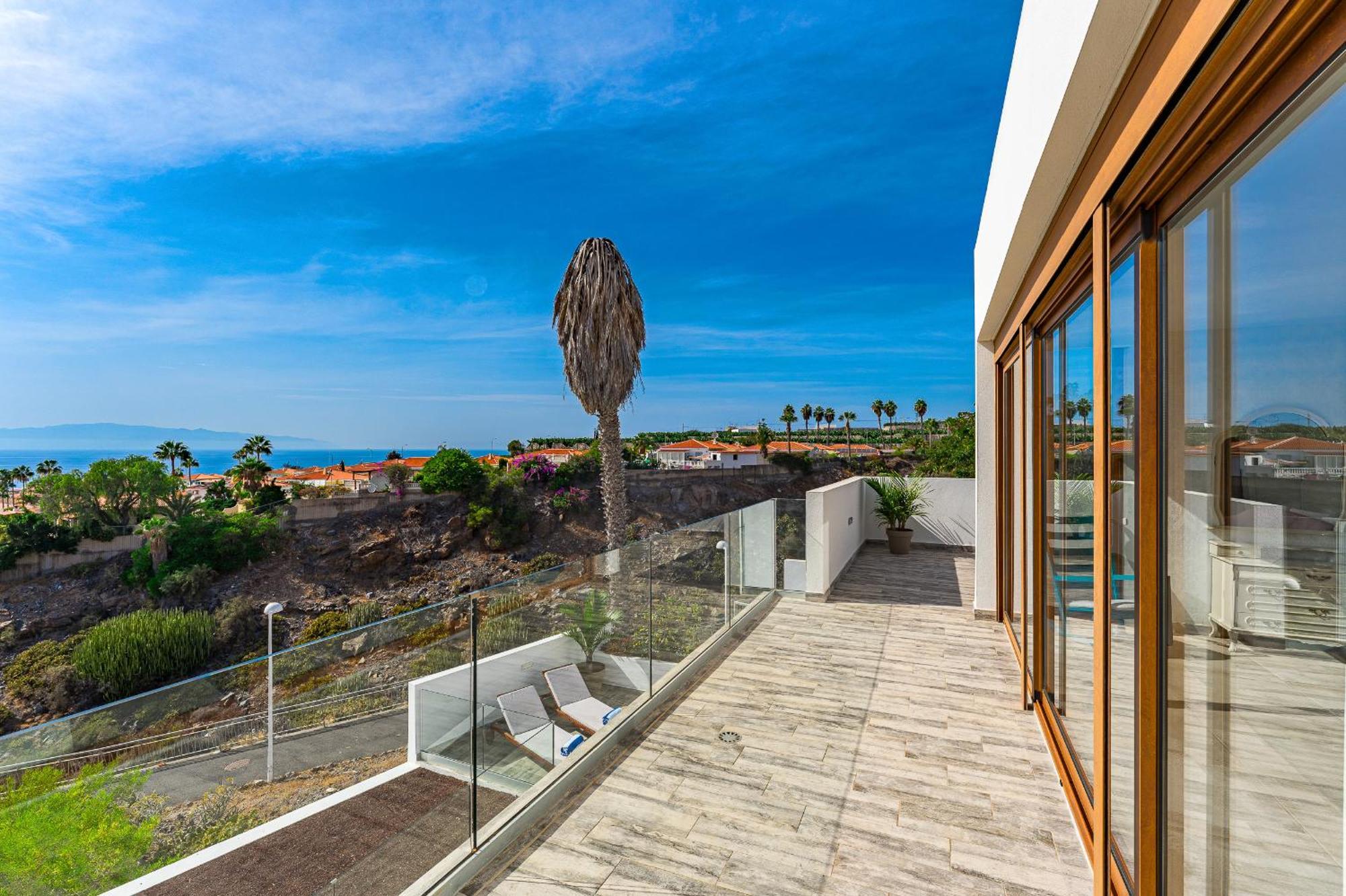 Fabulous Contemporary 5 Bedroom Villa With Private Heated Pool, Sleeps Max 13 กาเยาซัลวาเค ภายนอก รูปภาพ