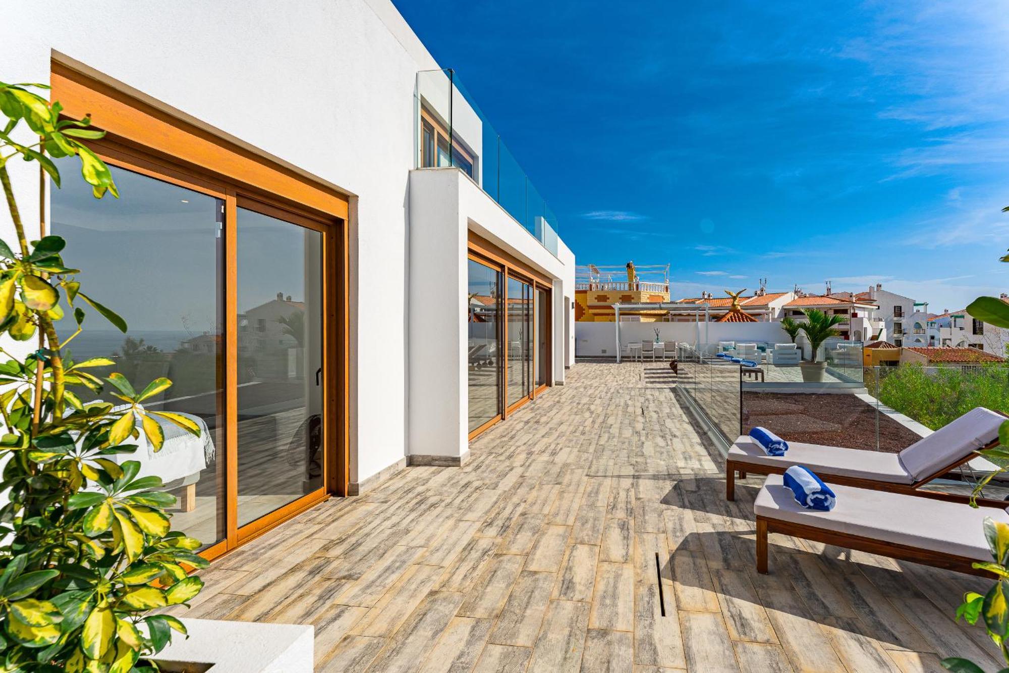 Fabulous Contemporary 5 Bedroom Villa With Private Heated Pool, Sleeps Max 13 กาเยาซัลวาเค ภายนอก รูปภาพ