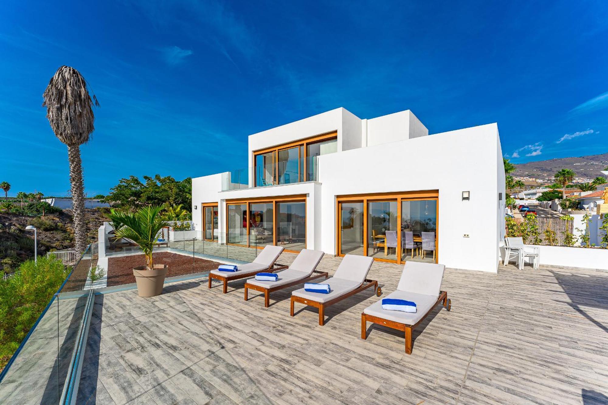 Fabulous Contemporary 5 Bedroom Villa With Private Heated Pool, Sleeps Max 13 กาเยาซัลวาเค ภายนอก รูปภาพ